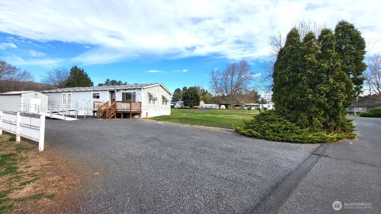 2285 Basin Street Southwest, Unit 12 Ephrata, WA 98823 - Photo 3 of 29