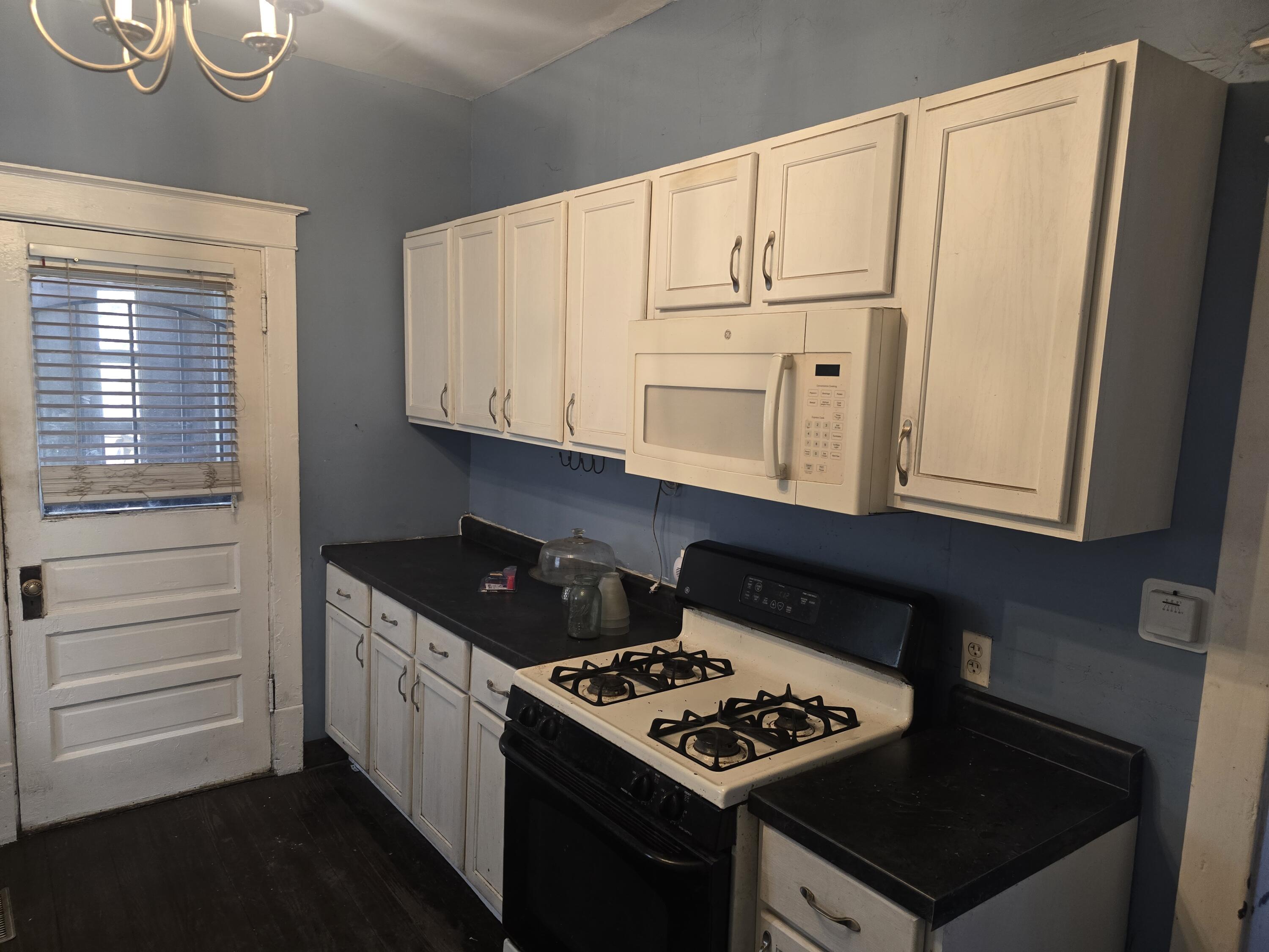437 Jackson Street Gary, IN 46402 - Photo 8 of 29 3000x2250