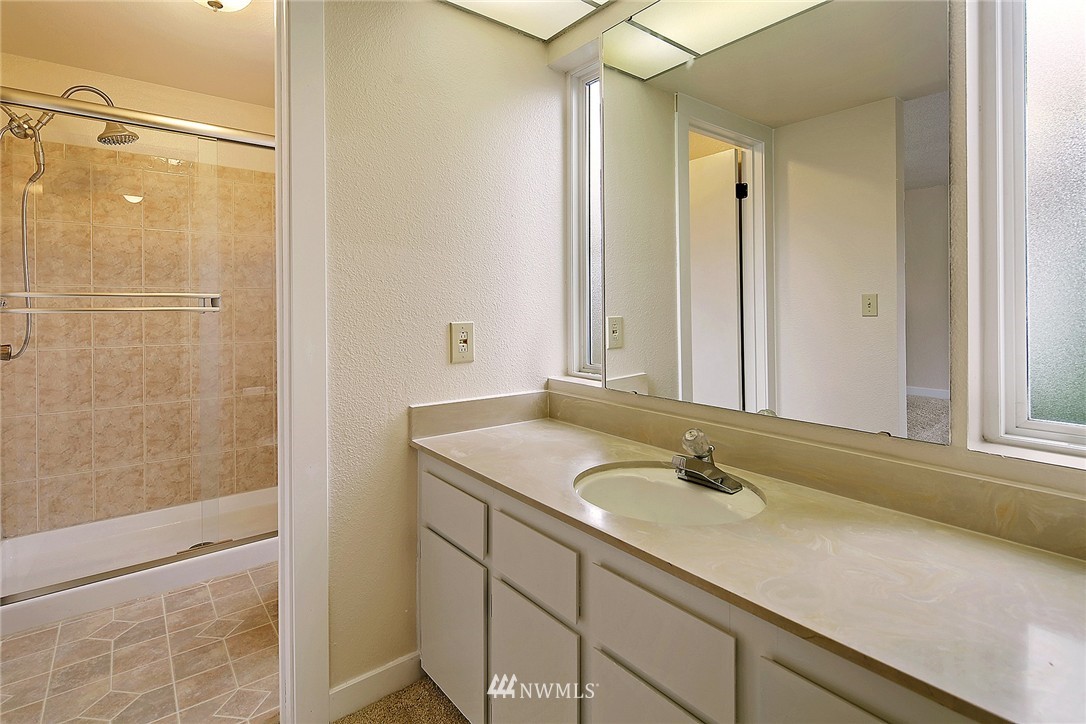 16207 Southeast 178th Place Renton, WA 98058 - Photo 12 of 22 Gallery Image 12