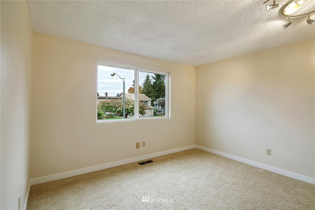 16207 Southeast 178th Place Renton, WA 98058 - Photo 14 of 22 Gallery Image 14