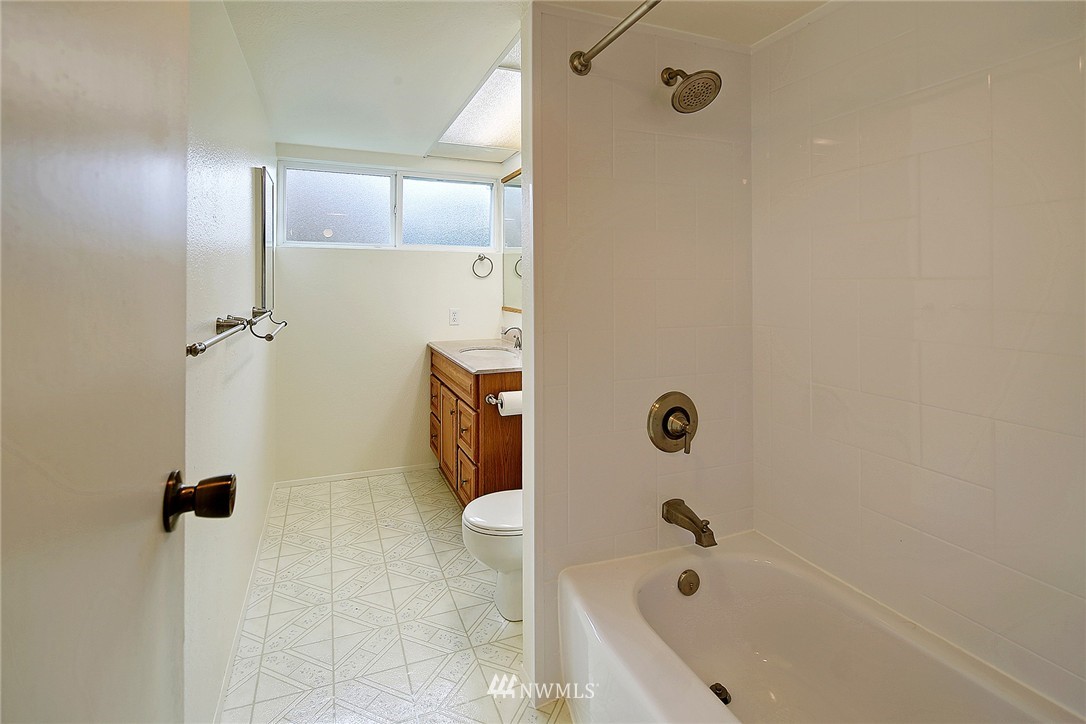 16207 Southeast 178th Place Renton, WA 98058 - Photo 15 of 22 Gallery Image 15