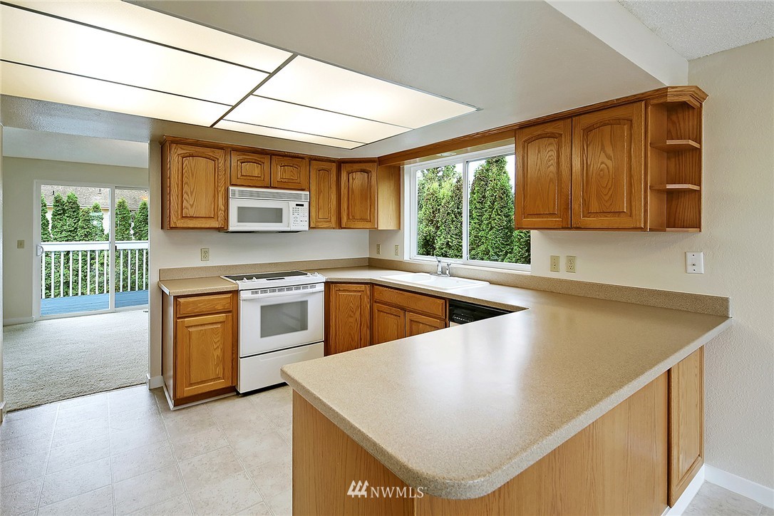 16207 Southeast 178th Place Renton, WA 98058 - Photo 5 of 22 Gallery Image 5