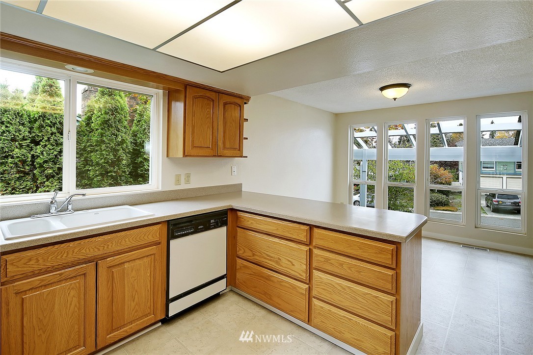 16207 Southeast 178th Place Renton, WA 98058 - Photo 6 of 22 Gallery Image 6