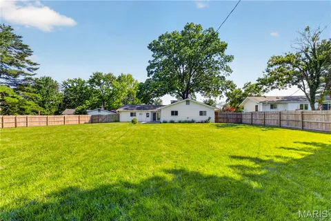 $410,000 | 11929 Paradise Lane, Des Peres, MO 63131