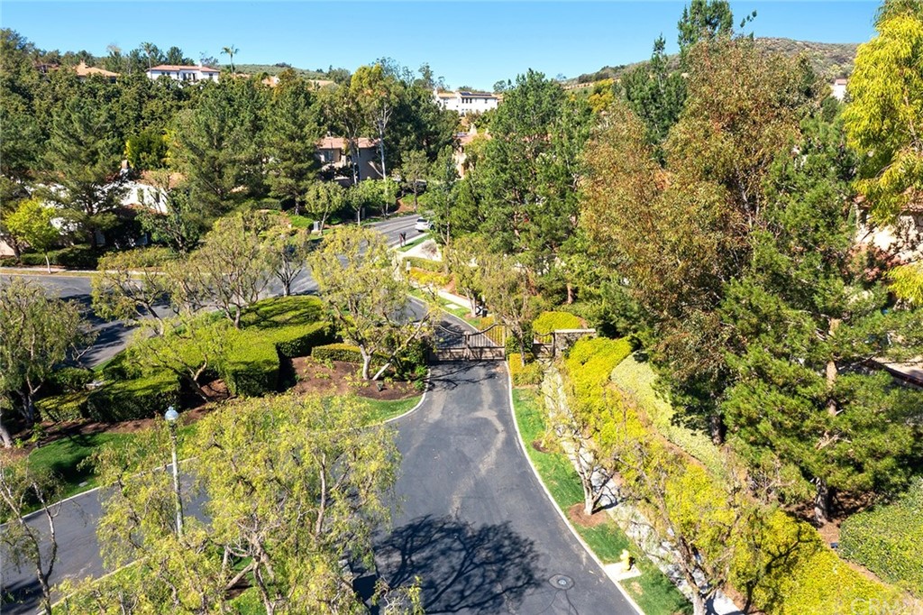 10464 Caribou Way Tustin, CA 92782 - Photo 29 of 34 a view of a pathway both side of building