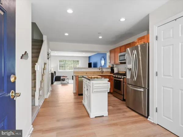 $2,475 | 1407 North Van Dorn Street, Alexandria, VA 22304