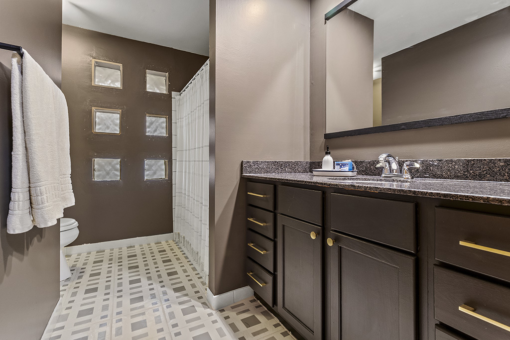 12401 68th Court Palos Heights, IL 60463 - Photo 15 of 24 a bathroom with a sink and a mirror