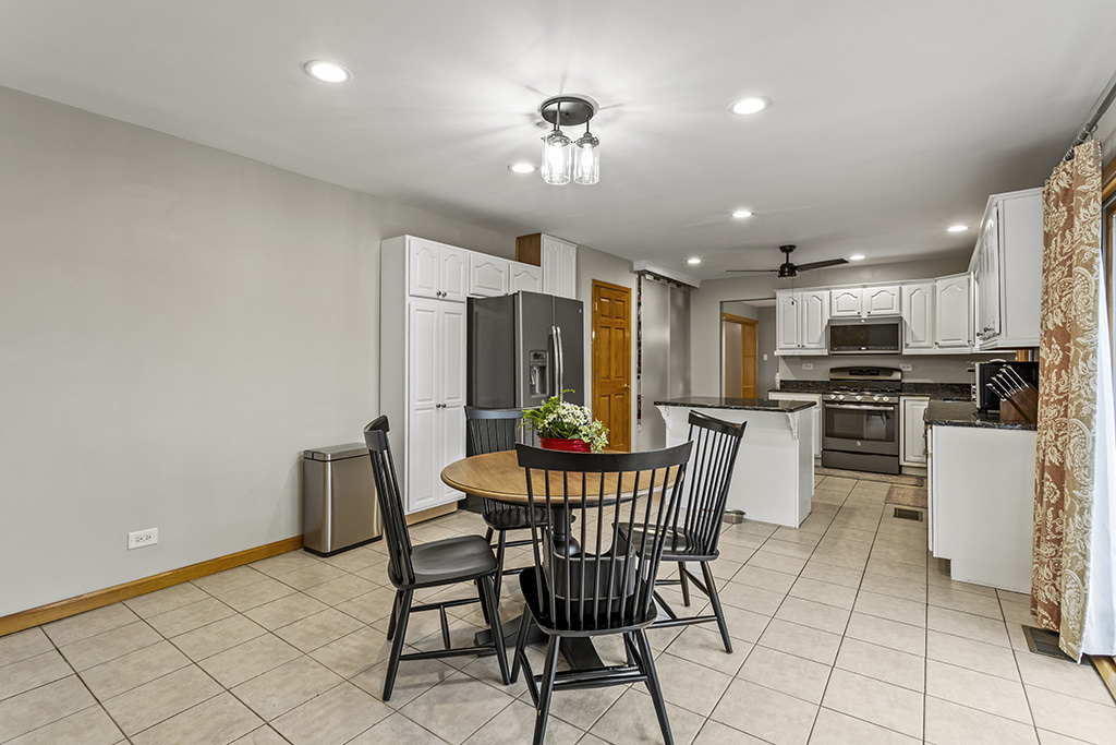 12401 68th Court Palos Heights, IL 60463 - Photo 9 of 24 a view of a dining room with furniture and chandelier