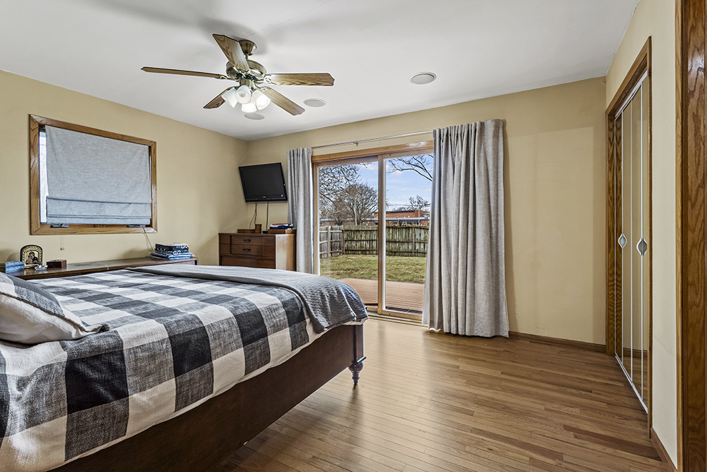 12401 68th Court Palos Heights, IL 60463 - Photo 10 of 24 a bedroom with a large bed and a large window