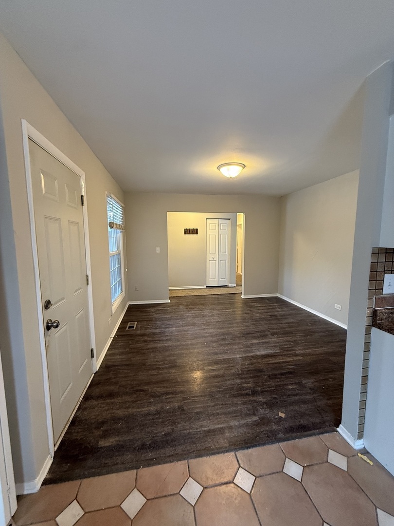 2490 Ridge Avenue Aurora, IL 60504 - Photo 4 of 20