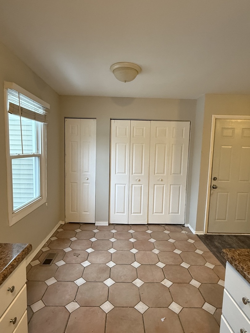 2490 Ridge Avenue Aurora, IL 60504 - Photo 5 of 20