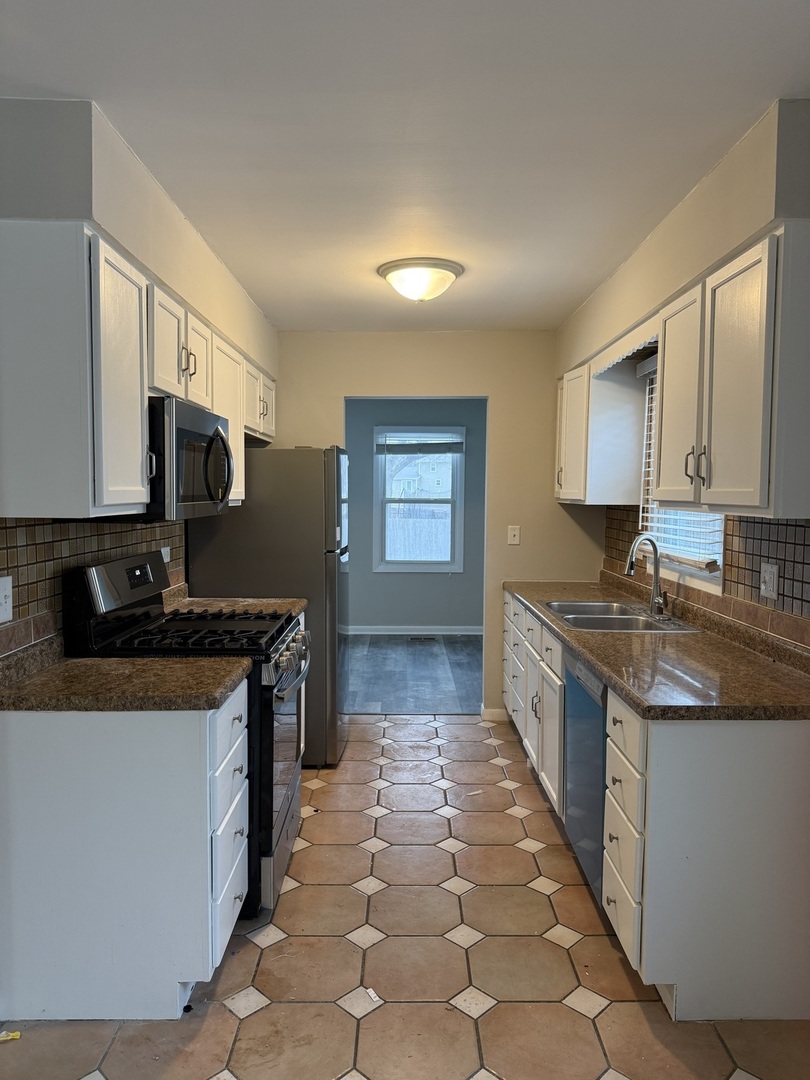 2490 Ridge Avenue Aurora, IL 60504 - Photo 8 of 20