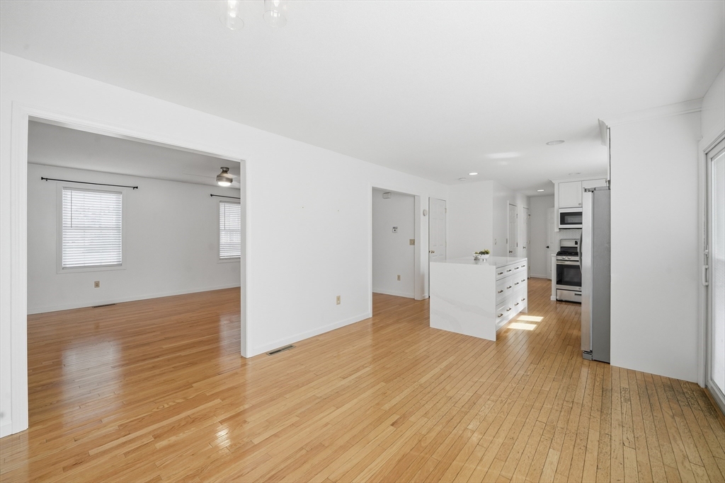 43 Morningside Park Springfield, MA 01108 - Photo 10 of 35