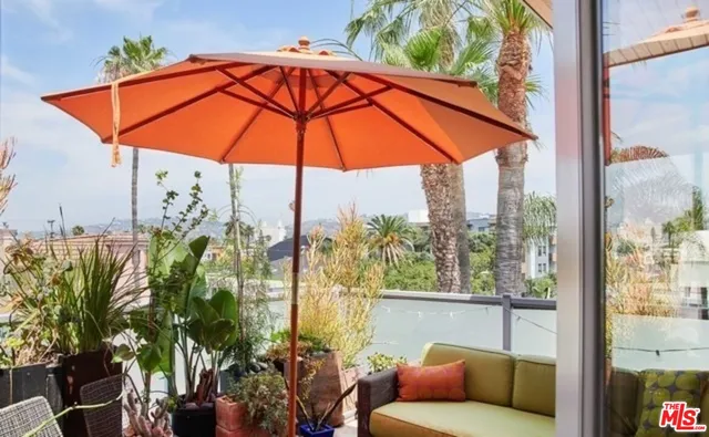 a view of yard from a balcony