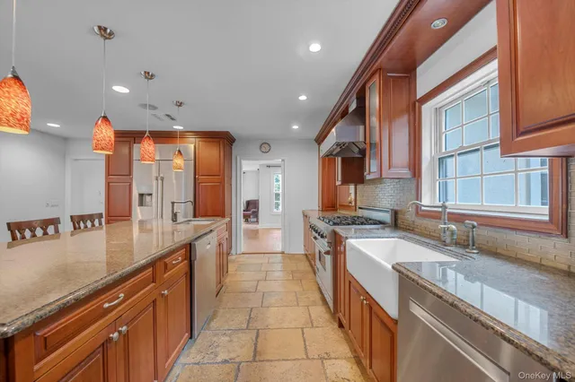 $10,000 | 87 Arleigh Road, Great Neck, NY 11021