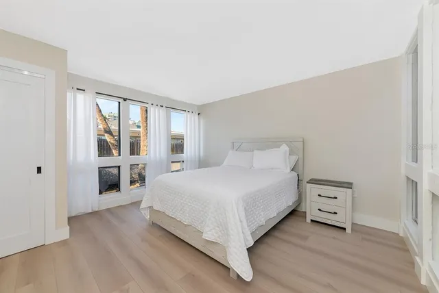 $575,000 | 800 South Boulevard Of The Presidents, Unit 16, Sarasota, FL 34236