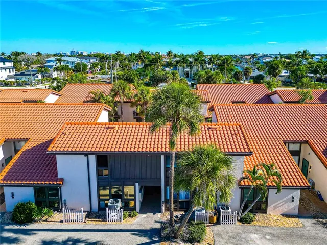$575,000 | 800 South Boulevard Of The Presidents, Unit 16, Sarasota, FL 34236