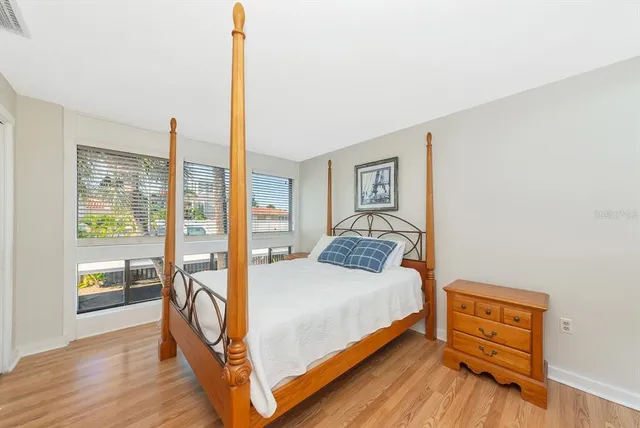 $575,000 | 800 South Boulevard Of The Presidents, Unit 16, Sarasota, FL 34236