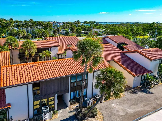 $575,000 | 800 South Boulevard Of The Presidents, Unit 16, Sarasota, FL 34236