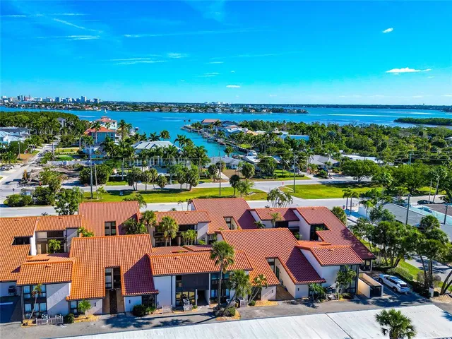 $575,000 | 800 South Boulevard Of The Presidents, Unit 16, Sarasota, FL 34236