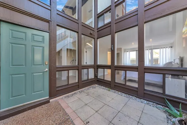 $575,000 | 800 South Boulevard Of The Presidents, Unit 16, Sarasota, FL 34236