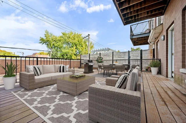 $887,747 | 1611 North Hermitage Avenue, Unit 205, Chicago, IL 60622