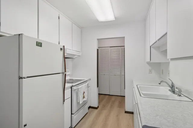 $135,000 | 4360 Brookside Court, Unit 310, Edina, MN 55436