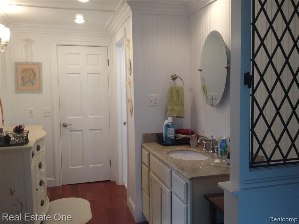 5025 Aintree Road Rochester, MI 48306 - Photo 24 of 38 Master Bath