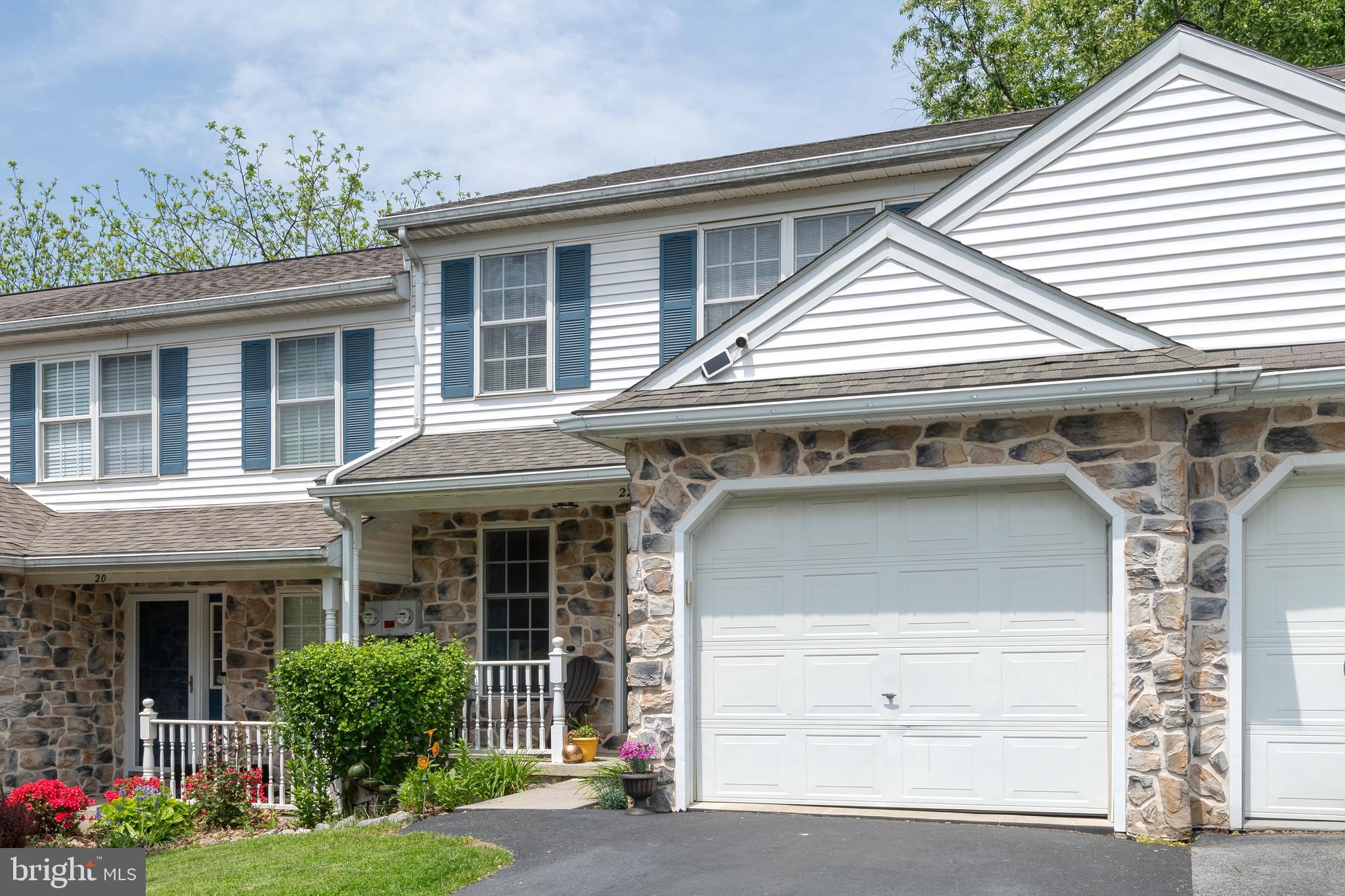 22 Heron Road Lititz, PA 17543 - Photo 2 of 33