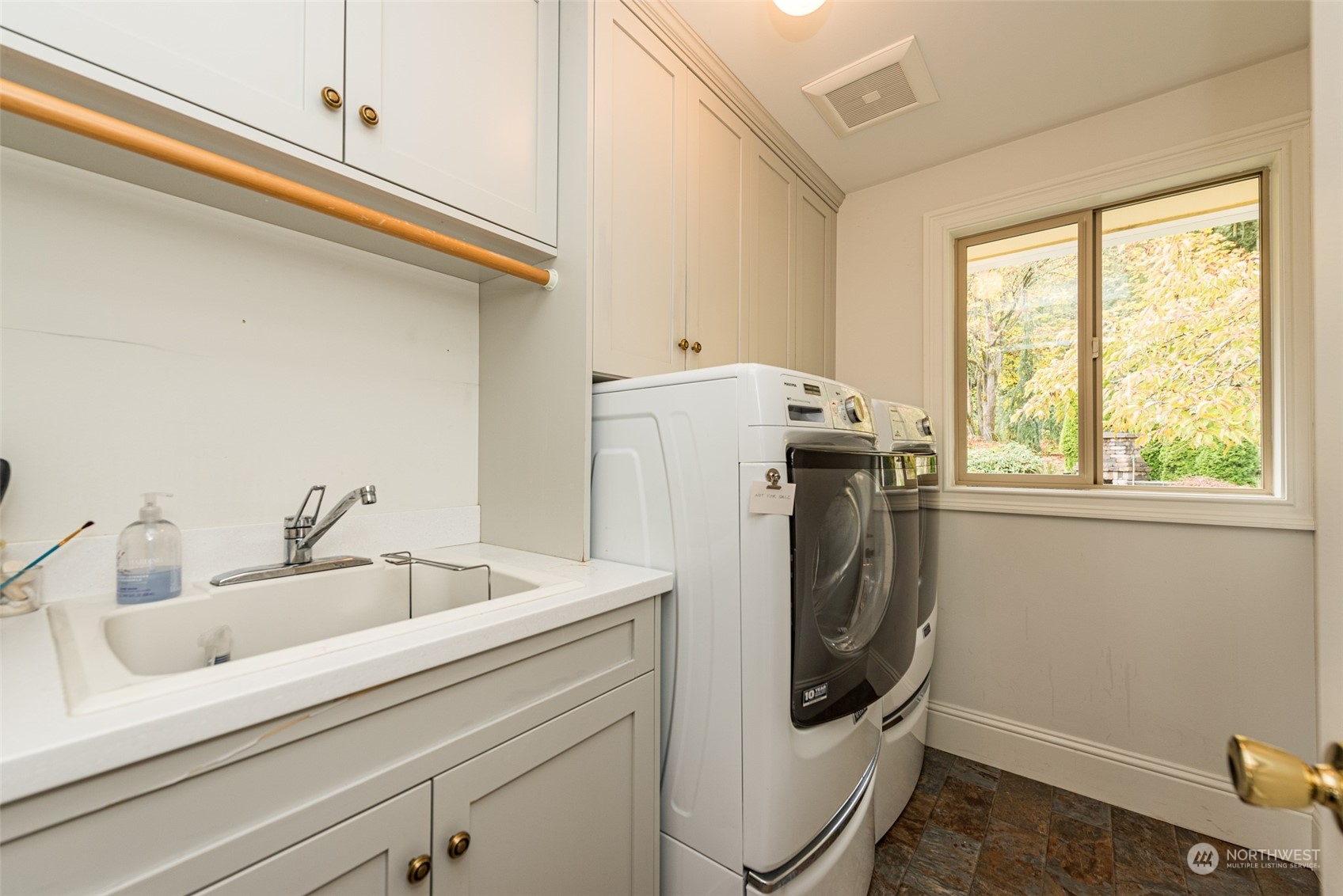 588 Simdars Road Sequim, WA 98382 - Photo 31 of 40 a utility room with dryer and washer