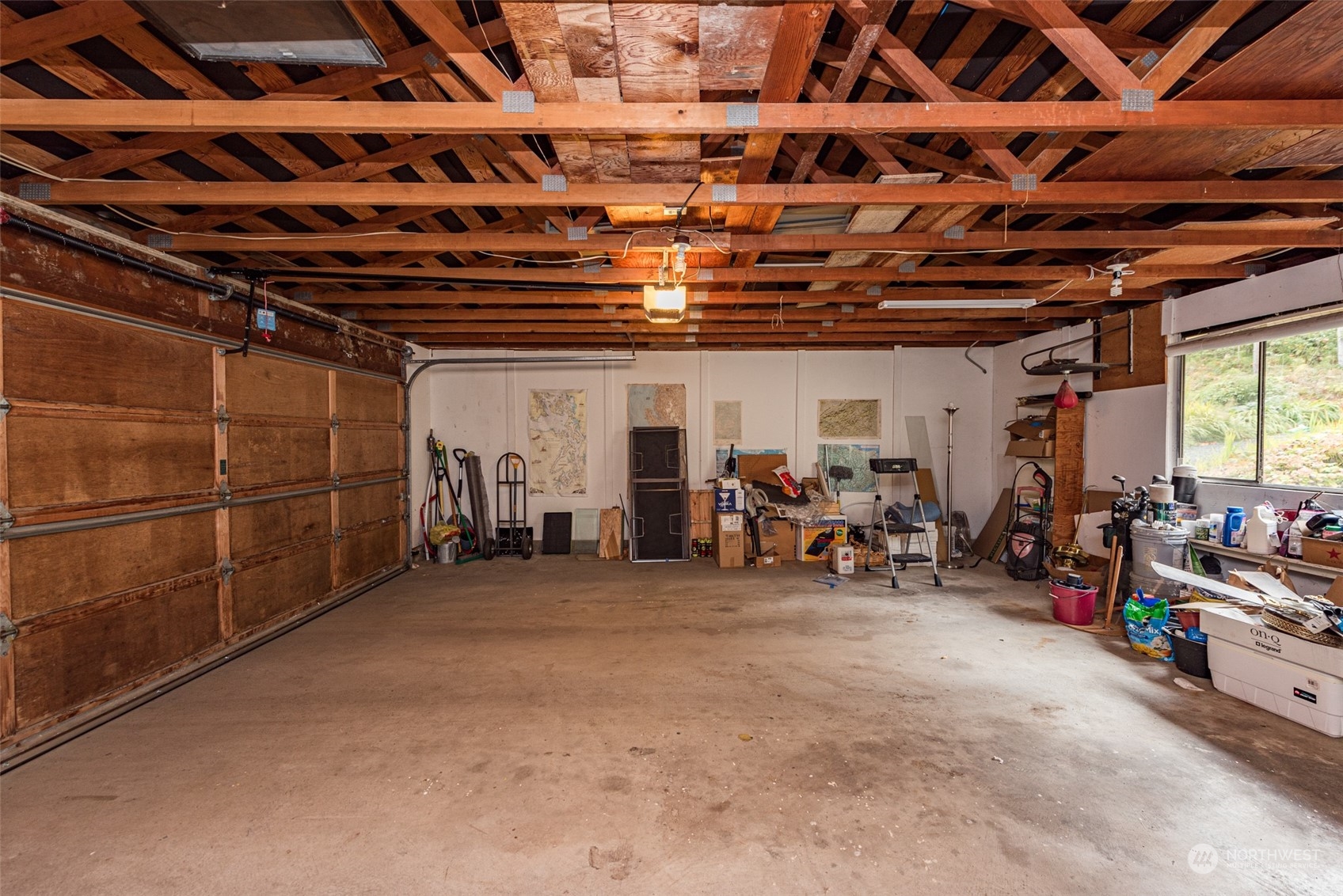 588 Simdars Road Sequim, WA 98382 - Photo 32 of 40 a view of a room with gym equipment