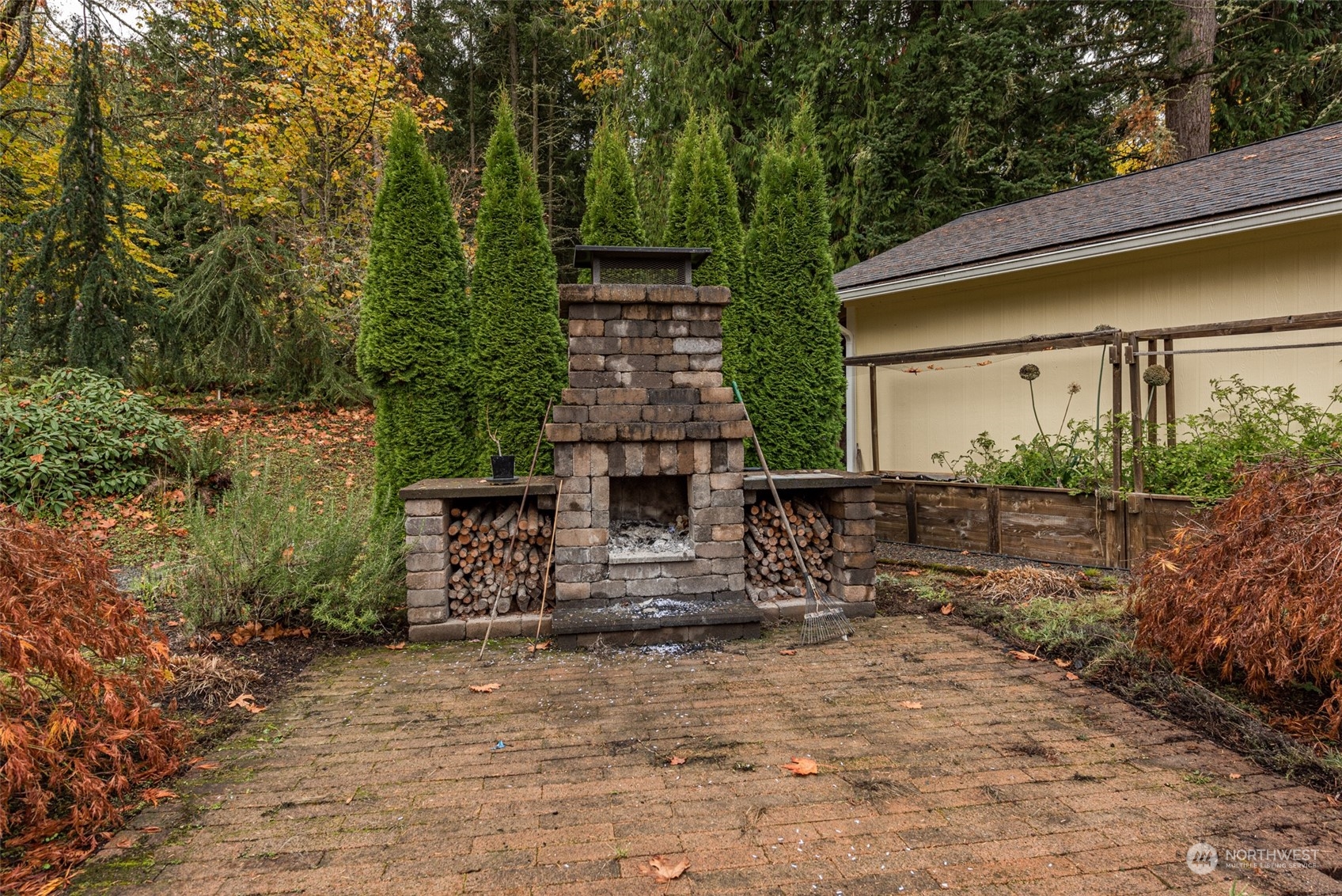 588 Simdars Road Sequim, WA 98382 - Photo 34 of 40 a front view of a house with garden