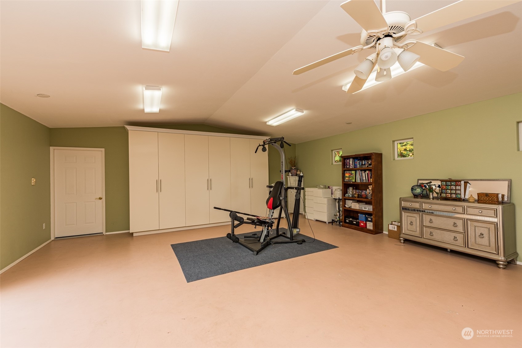 588 Simdars Road Sequim, WA 98382 - Photo 36 of 40 a view of a room with gym equipment