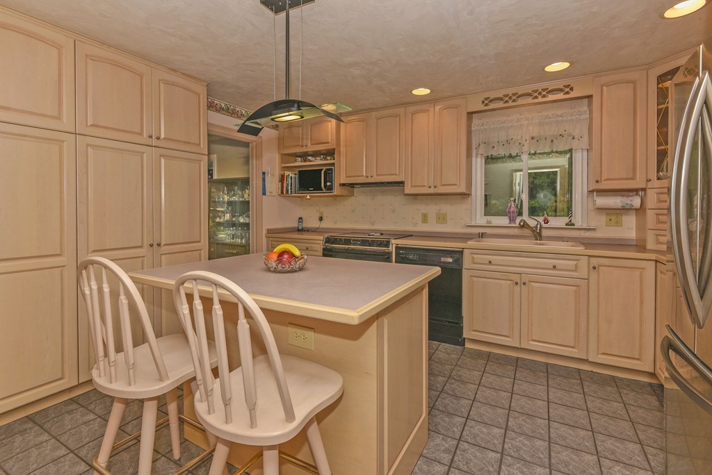 92 Booth Road Dedham, MA 02026 - Photo 8 of 29 Gallery Image 8