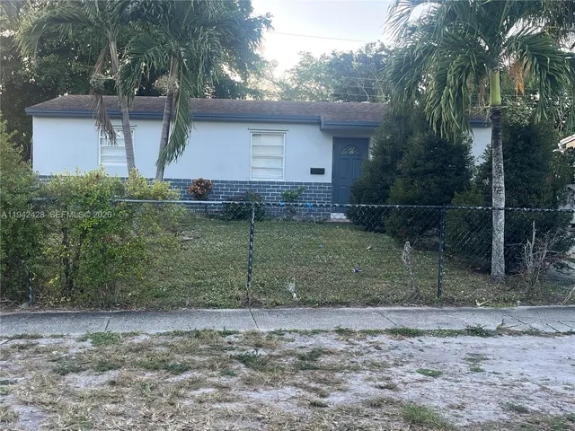$3,250 | 700 North 68th Way, Hollywood, FL 33024