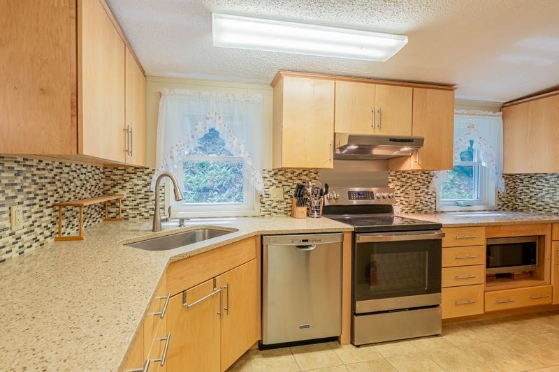 25 Felton Road Weston, VT 05161 - Photo 2 of 28