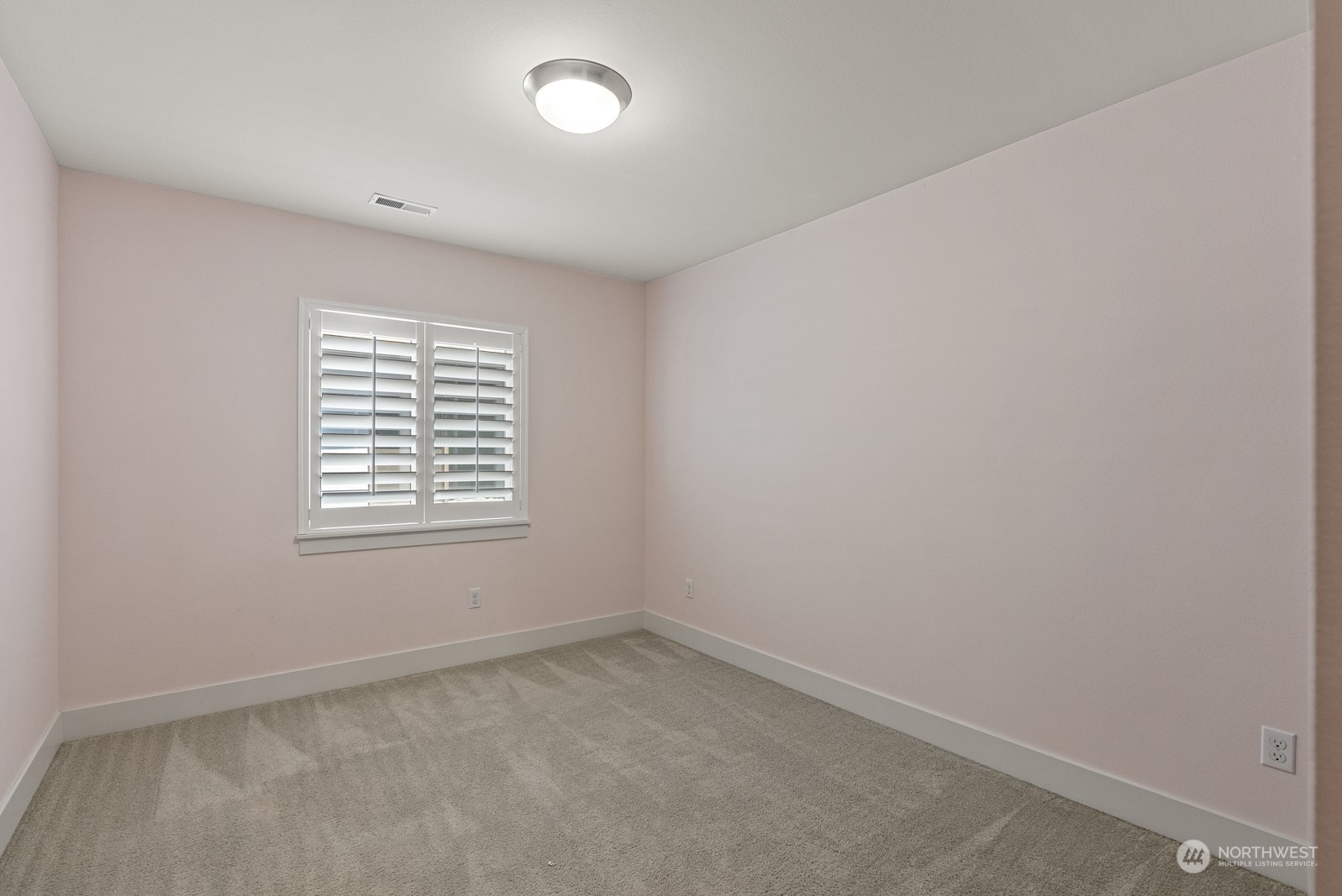 4404 181st Street Southeast Bothell, WA 98012 - Photo 31 of 37 an empty room with a window