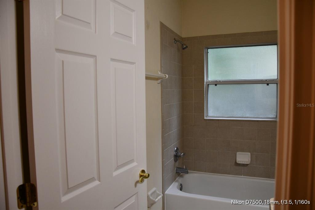 2165 Northwest 10th Street, Unit D Gainesville, FL 32609 - Photo 10 of 12 a bathroom with a bathtub