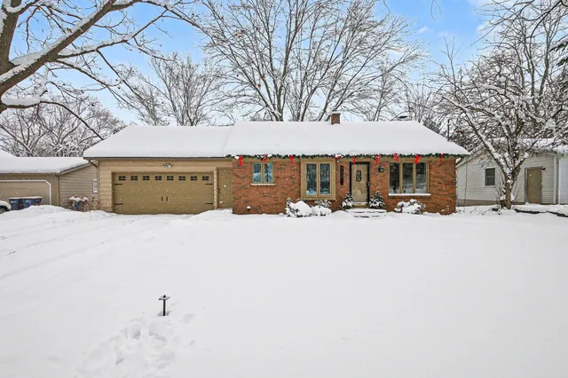 $389,900 | 700 Oakhurst Avenue Northwest, Grand Rapids, MI 49504