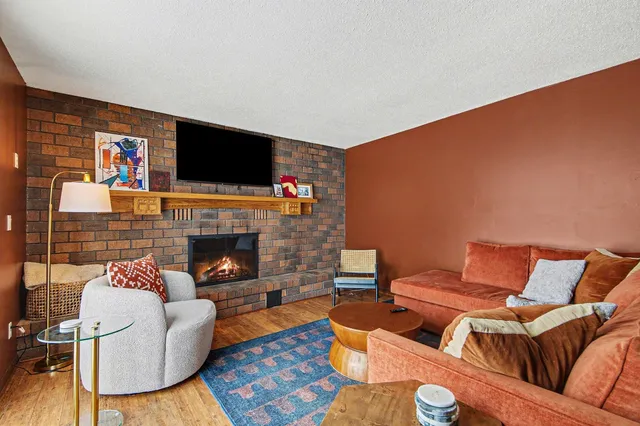 $389,900 | 700 Oakhurst Avenue Northwest, Grand Rapids, MI 49504