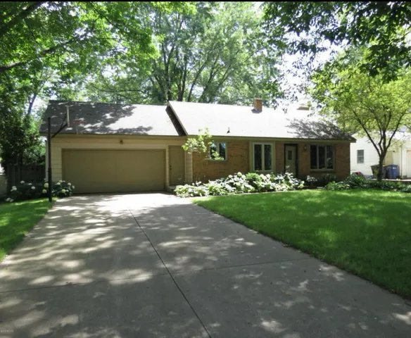 $389,900 | 700 Oakhurst Avenue Northwest, Grand Rapids, MI 49504