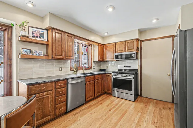 $389,900 | 700 Oakhurst Avenue Northwest, Grand Rapids, MI 49504