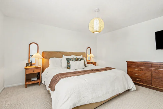 $389,900 | 700 Oakhurst Avenue Northwest, Grand Rapids, MI 49504