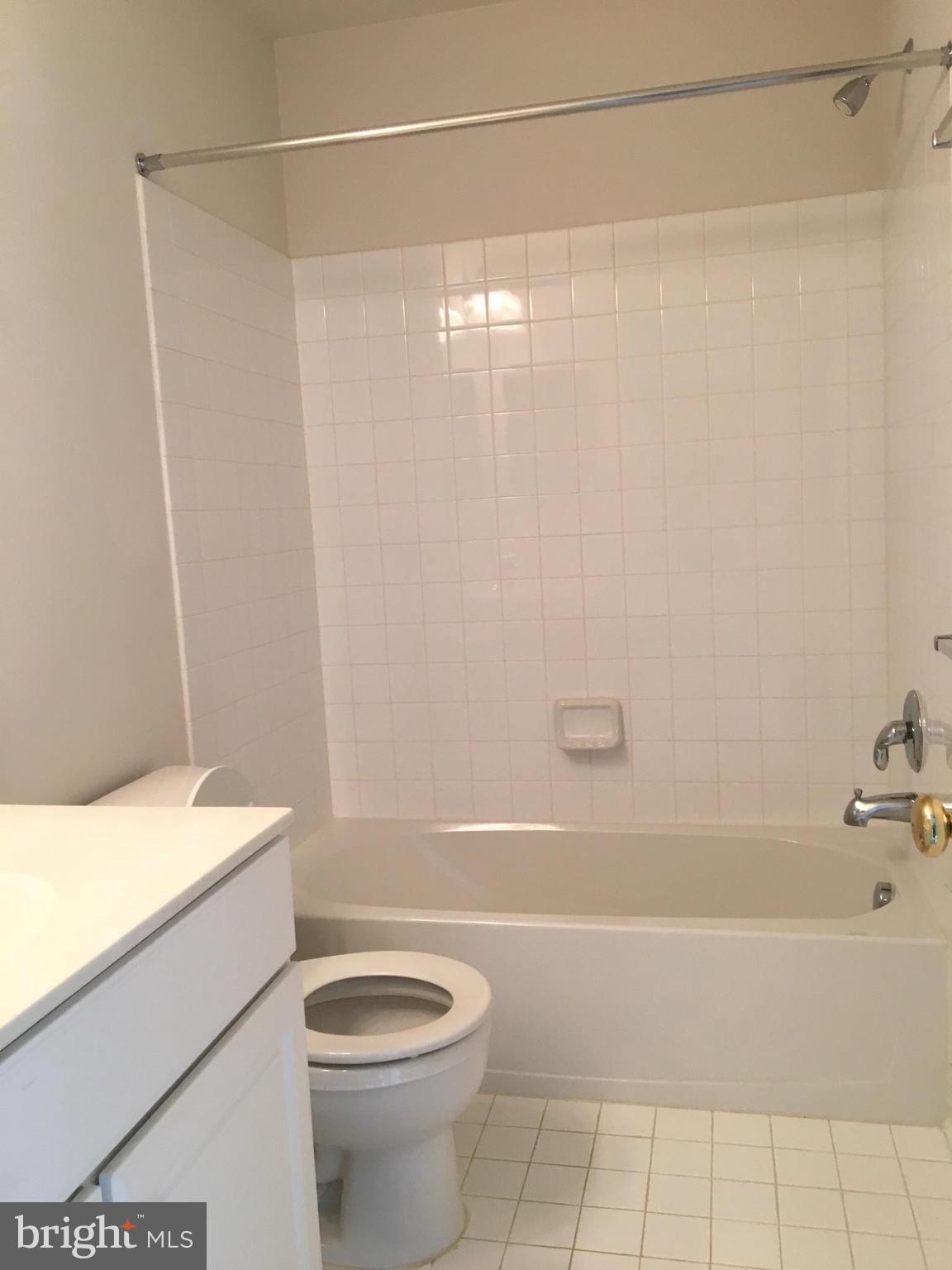 9247 Laurel Ridge Crossing Road Lorton, VA 22079 - Photo 13 of 26 2nd upper level bath