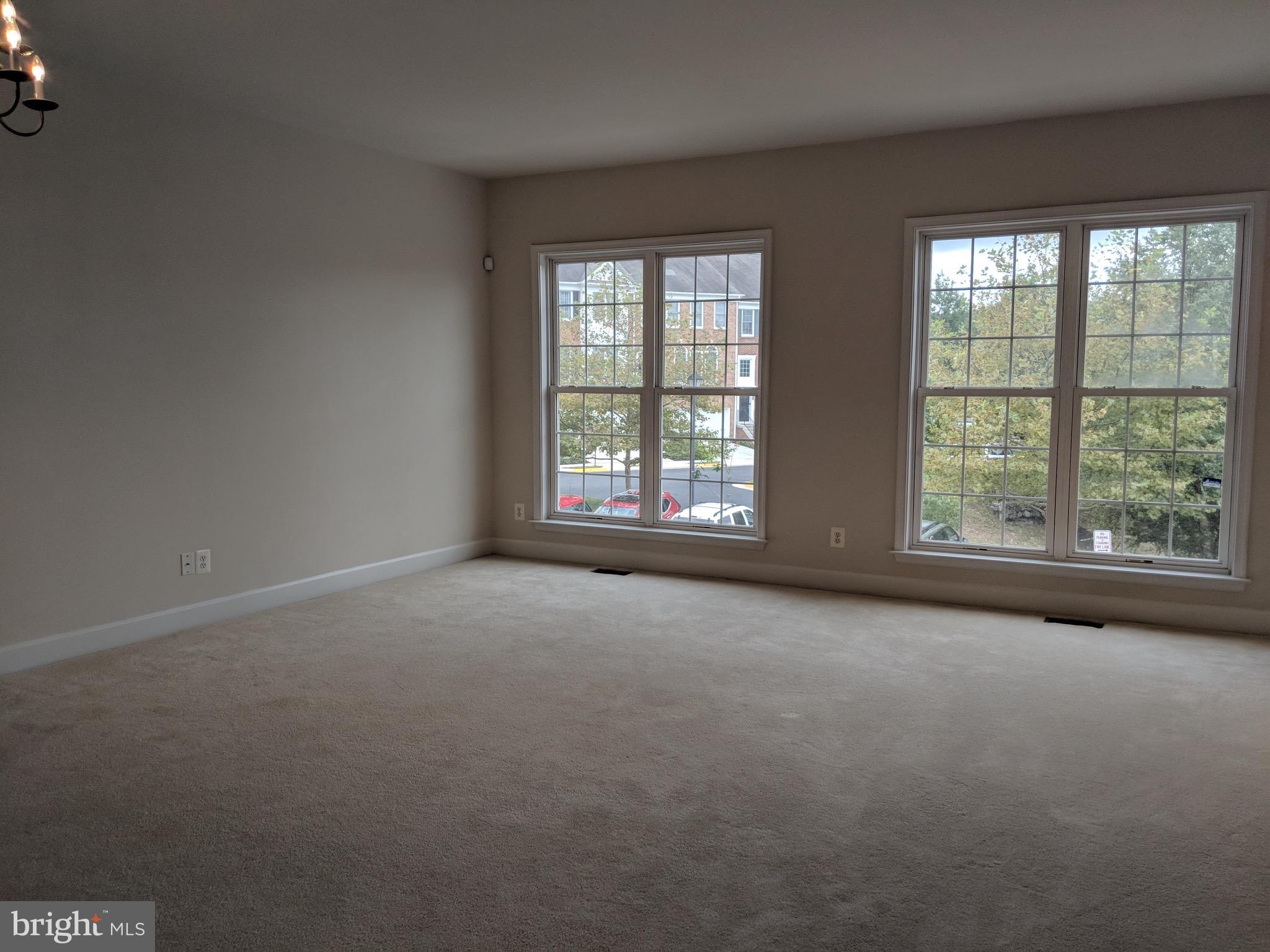9247 Laurel Ridge Crossing Road Lorton, VA 22079 - Photo 4 of 26 Living Room