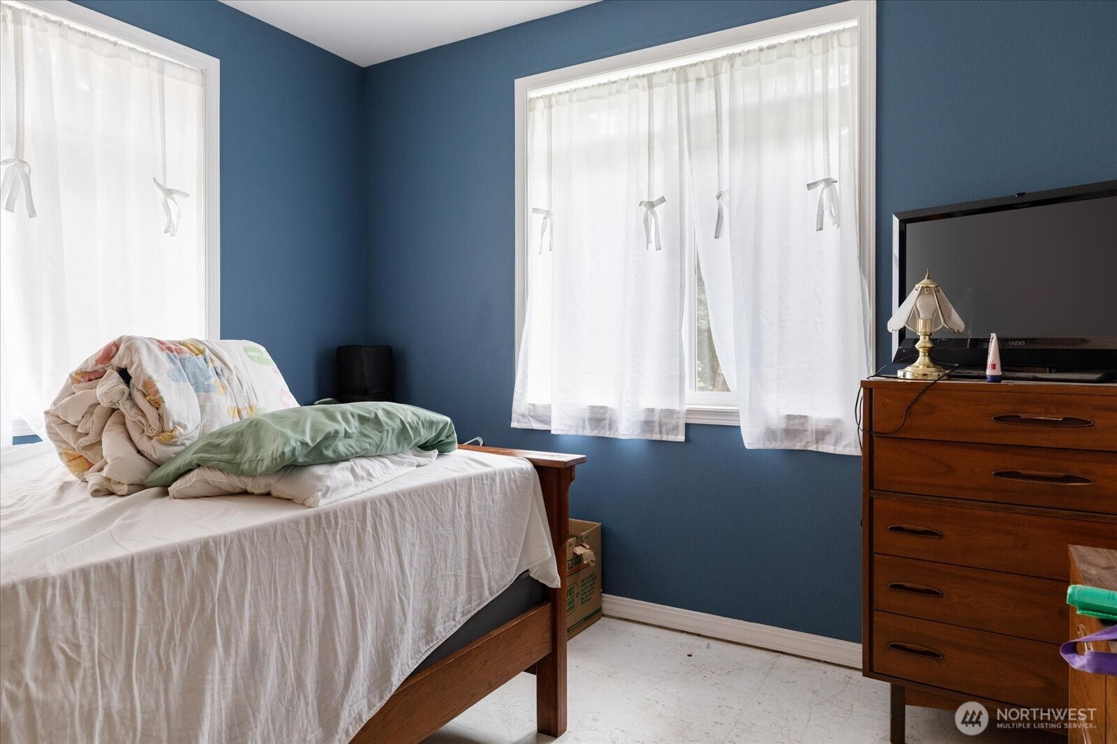 2013 Goss Ridge Road Freeland, WA 98249 - Photo 20 of 24 a bedroom with a bed and window