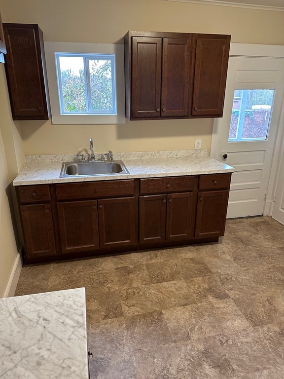 192 Leyfred Terrace Springfield, MA 01108 - Photo 8 of 14 Gallery Image 8