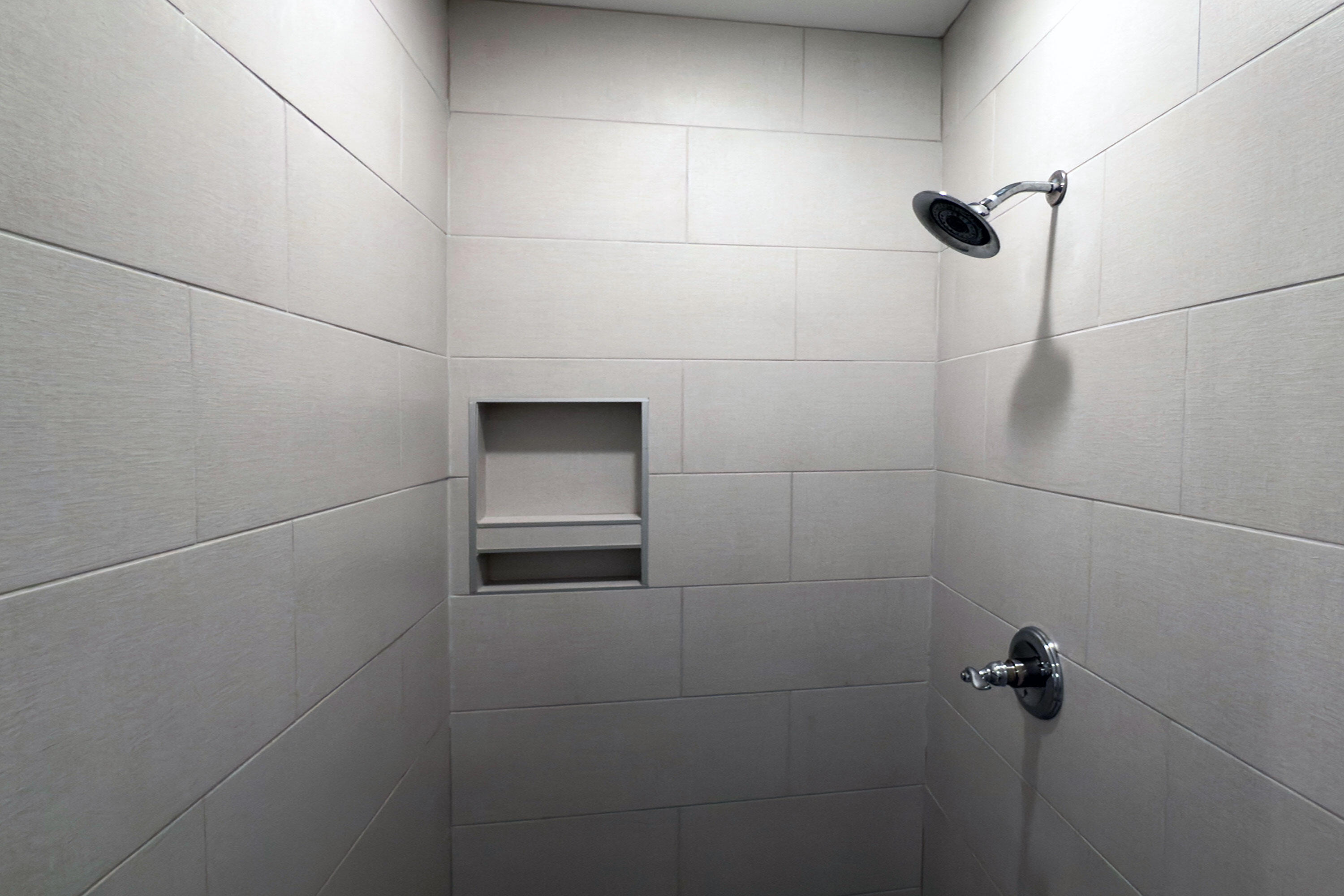 2125 Mae Dell Road Chattanooga, TN 37421 - Photo 29 of 40 Main-Bath-shower