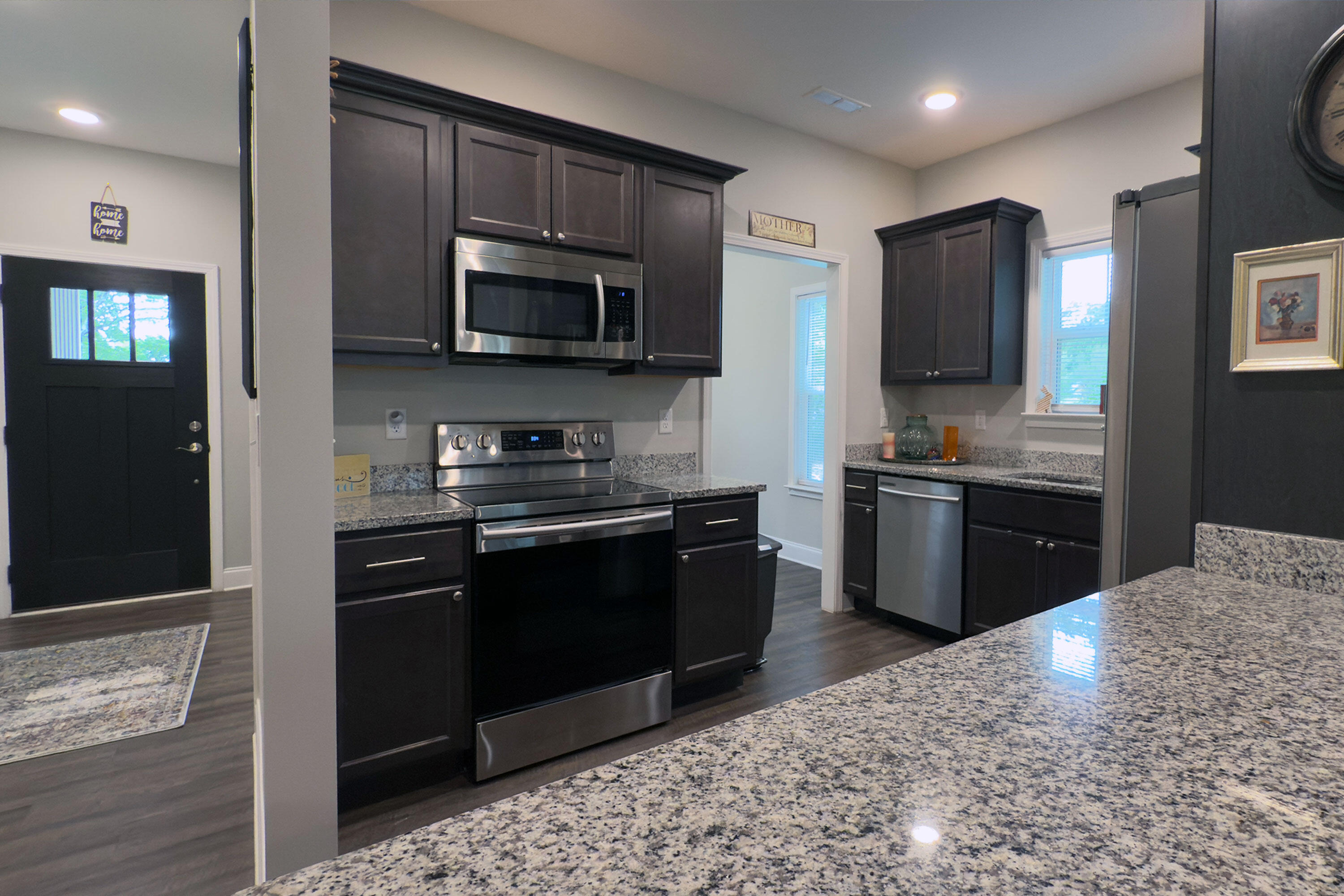 2125 Mae Dell Road Chattanooga, TN 37421 - Photo 9 of 40 kitchen-fr-counter