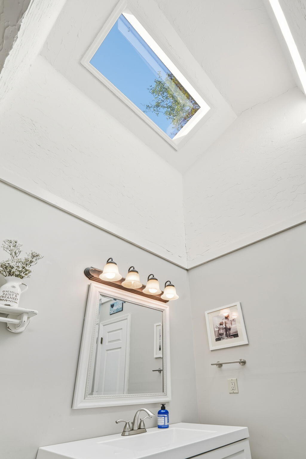214 Turtle Cove Road Summerville, SC 29485 - Photo 25 of 31 Bathroom